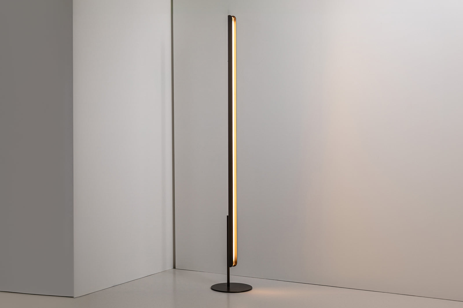 Louey Floor Light Bronze